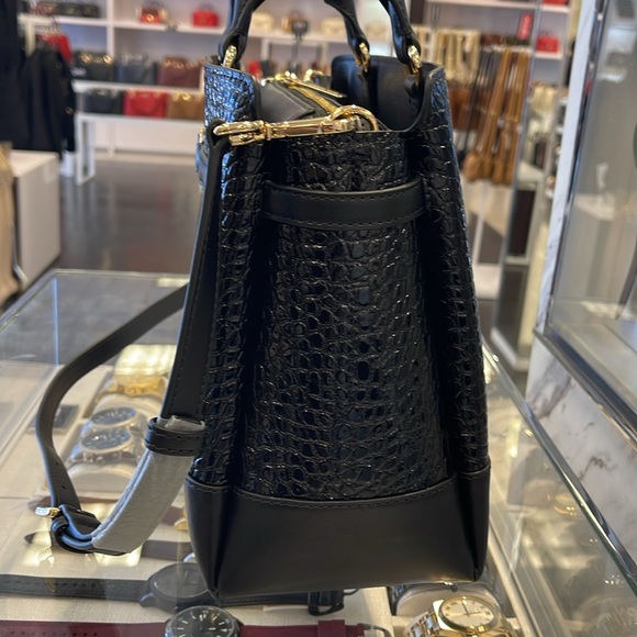 MICHAEL KORS
Reed Large Leather Belted Satchel Crossbody CZ
Black Crocodile NWT - Picture 3 of 16